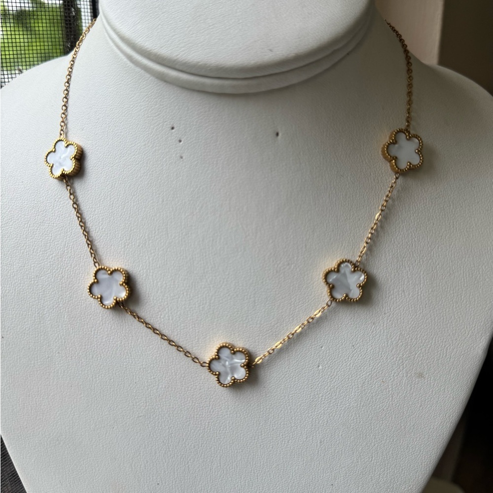 MONTY STATEMENT NECKLACE - Picture 2 of 16